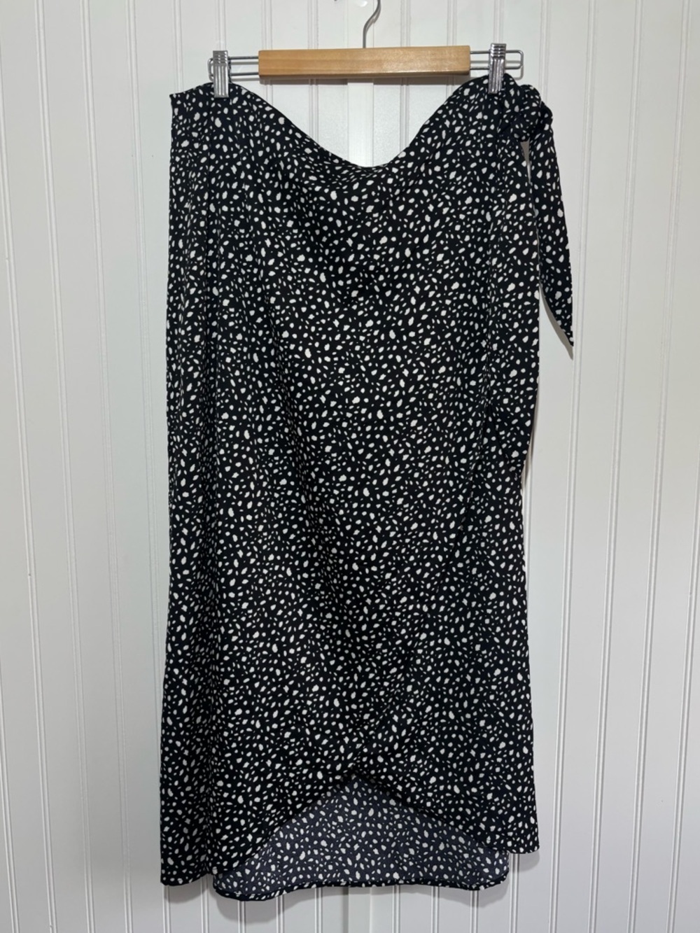 Old Navy Satin Wrap Midi Skirt Black White Dots XL Tall Tie Waist A-Line